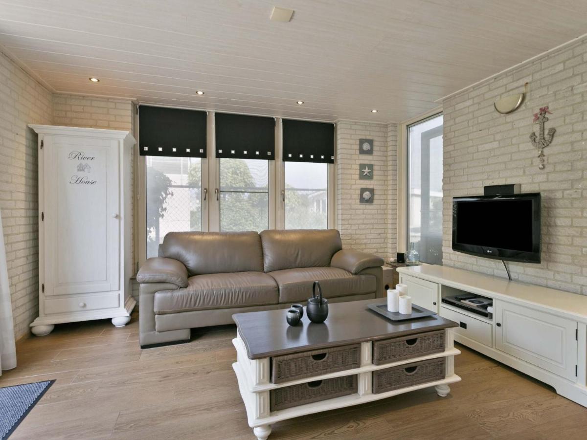 Lovely Holiday Home In Kamperland With Garden Екстериор снимка